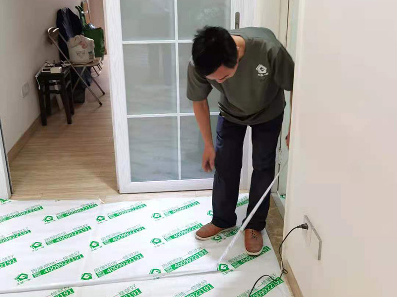成都修水管的公司，哪家可以提供免砸磚維修水管服務(wù)